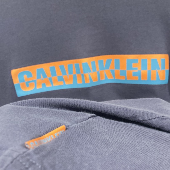 Calvin Klein tshirt - Picture 2 of 3